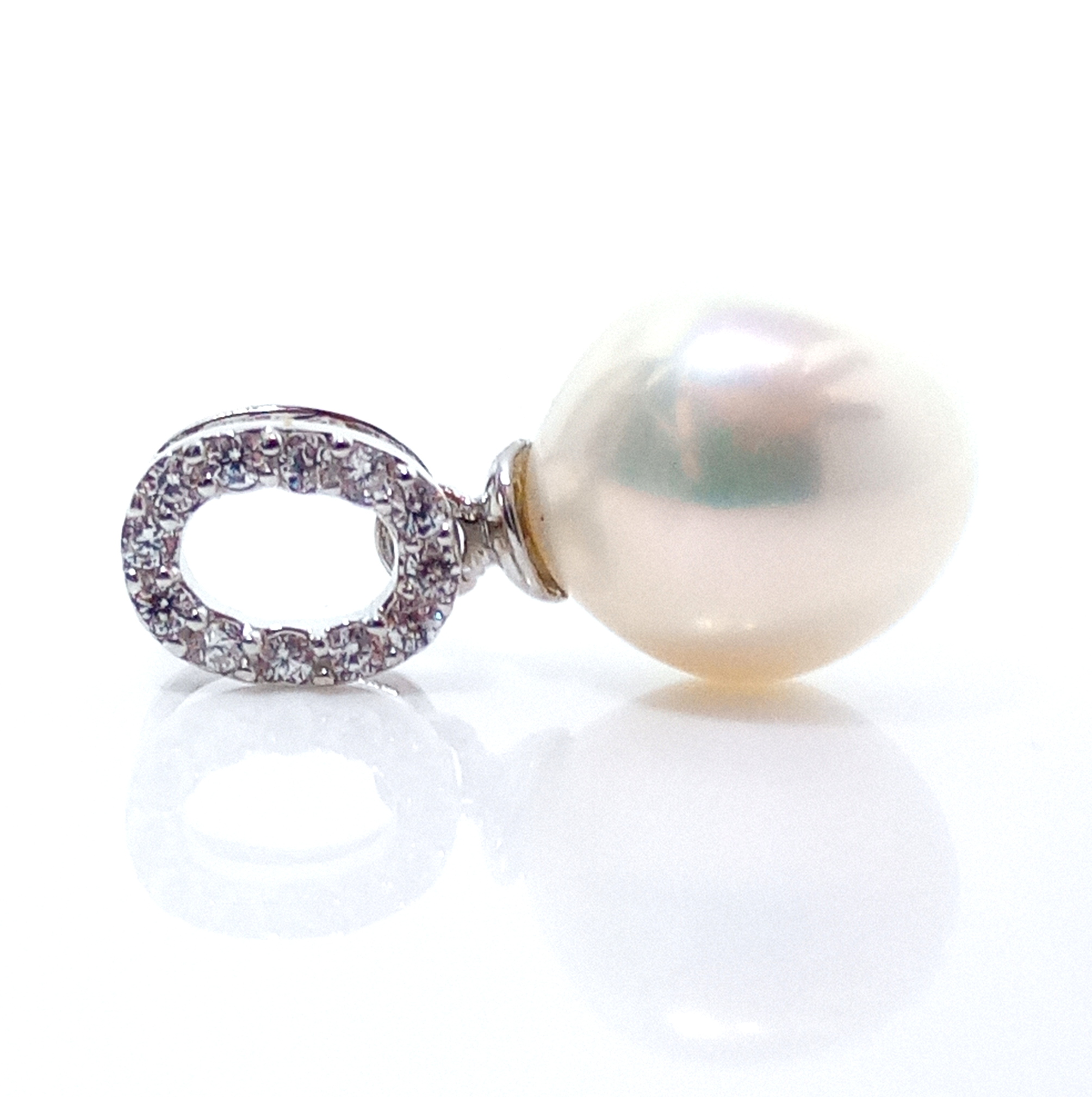 White Drop Pearl Pendant with an Oval Fitting